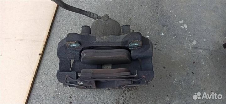 Суппорт передний левый Opel Meriva B 2010