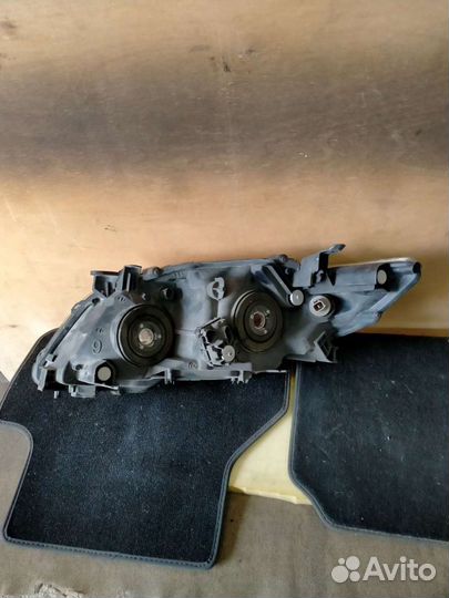 Фара правая toyota corolla т300