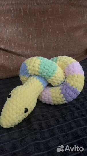Игрушка вязаная змея