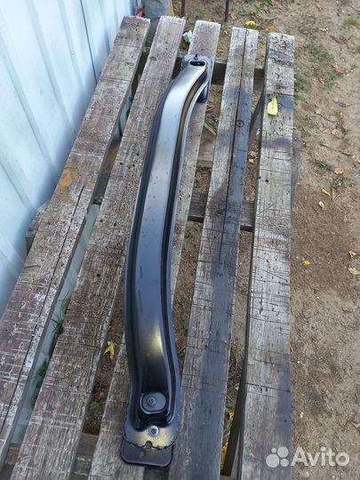 Задний усилитель бампера на ладу весту