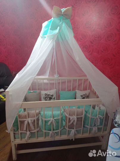 Детская кроватка с маятником