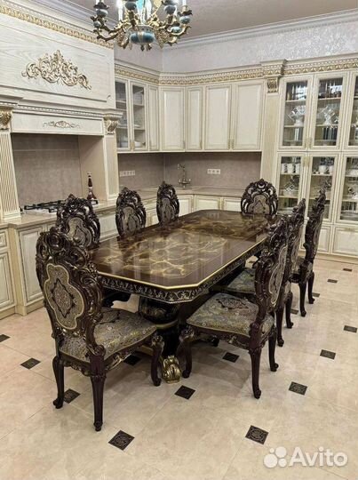 Кухонный стол и стулья комплект