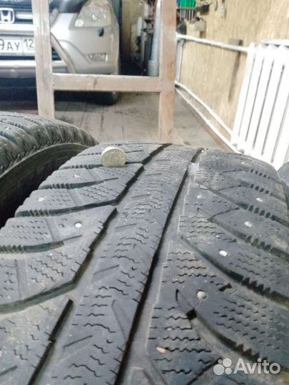 Bridgestone Ice Cruiser 5000 215/65 R16