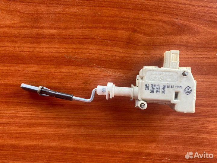 Активатор лючка бензобака Vw Touran minivan BSE