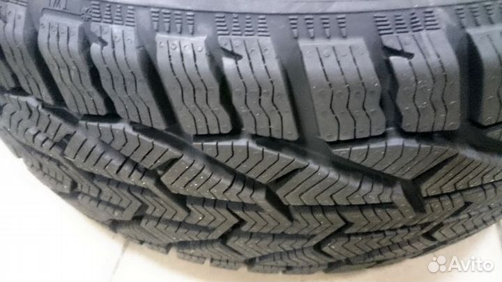 Tigar Winter 215/40 R17 87V