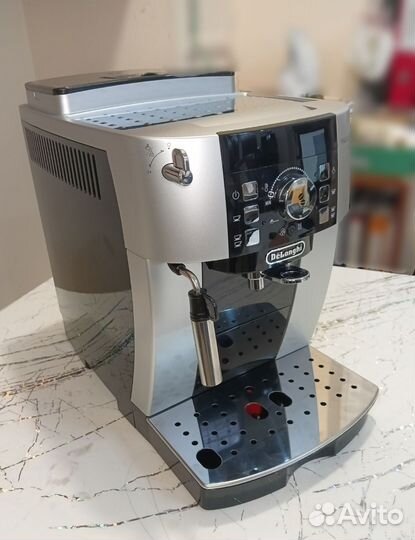 Кофемашина DeLonghi ecam 21.117. SB