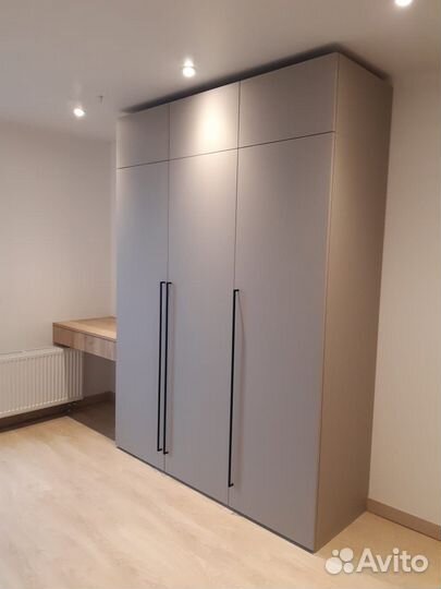 Шкаф распашной