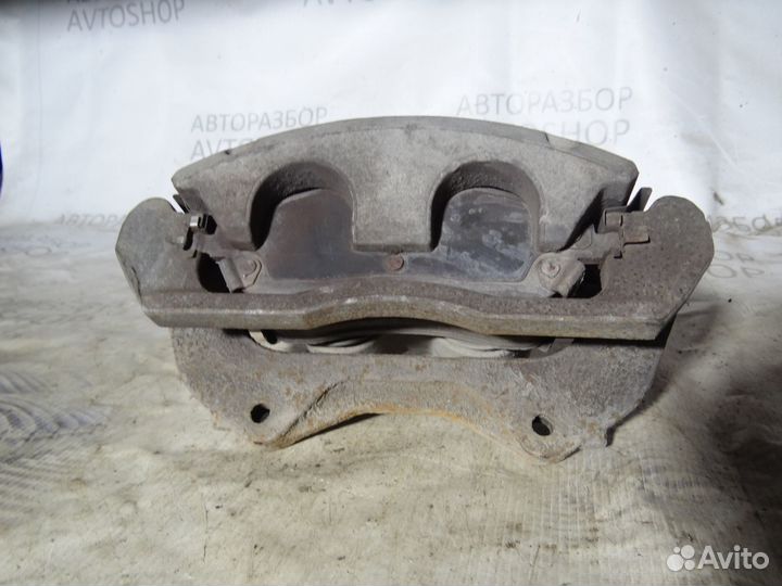 Суппорт передний правый Cadillac SRX 2003-2009