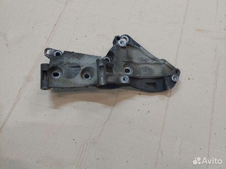 Кронштейн генератора Renault Megane 2 K4M