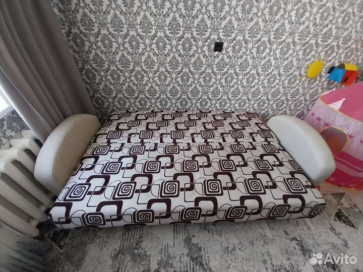 Диван