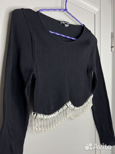 Укороченный лонгслив Zara с жемчугом