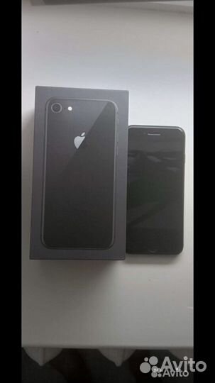 Телефон iPhone 8 64 gb