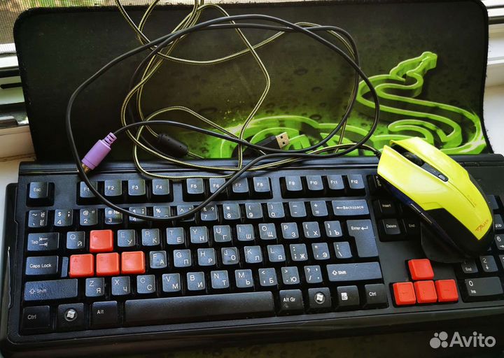 Игровая мышь razer, клавиатура и большой коврик