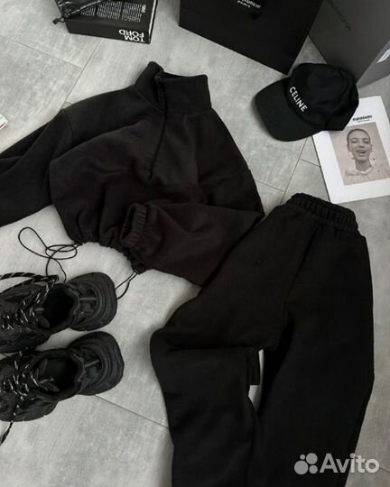 Костюм женский