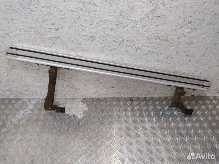 Б/У Подножка Подмято крепление, царапины Правая
