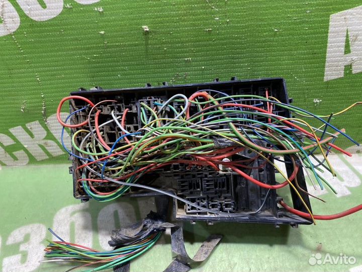 Блок предохранителей под капот Ford Focus 2 2006