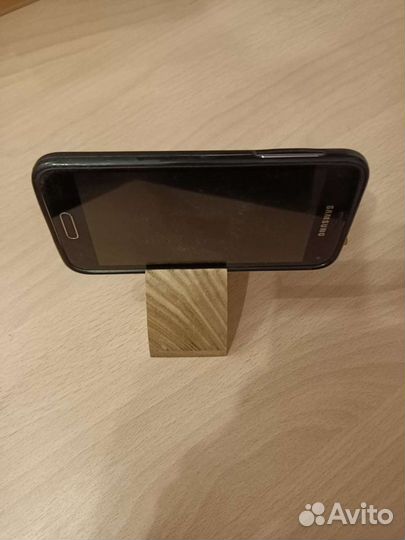 Подставка для телефона из дерева