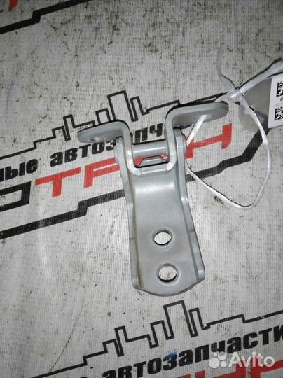 Петля двери toyota. mark II sprinter sprinter mari