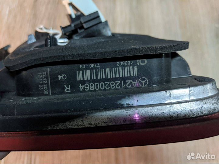 Фонарь крышки багажника правый Mercedes-Benz