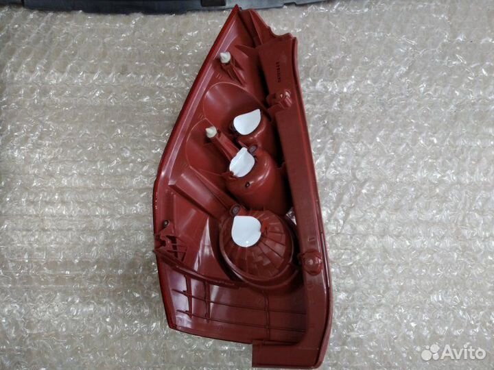 Фонарь внешний задний правый Mazda Mazda5