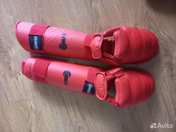 Продам перчатки и накладки для ног, жилет защитный