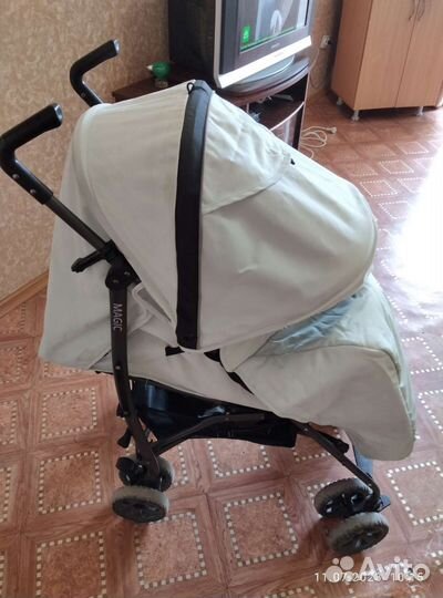 Прогулочная коляска трость