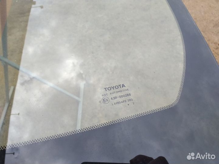 Стекло лобовое Toyota Camry V50 2017 год