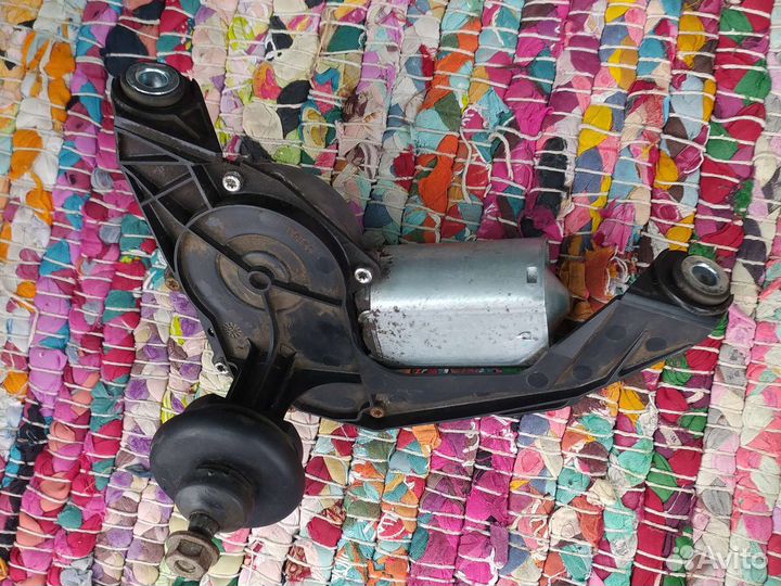 Моторчик дворника багажника