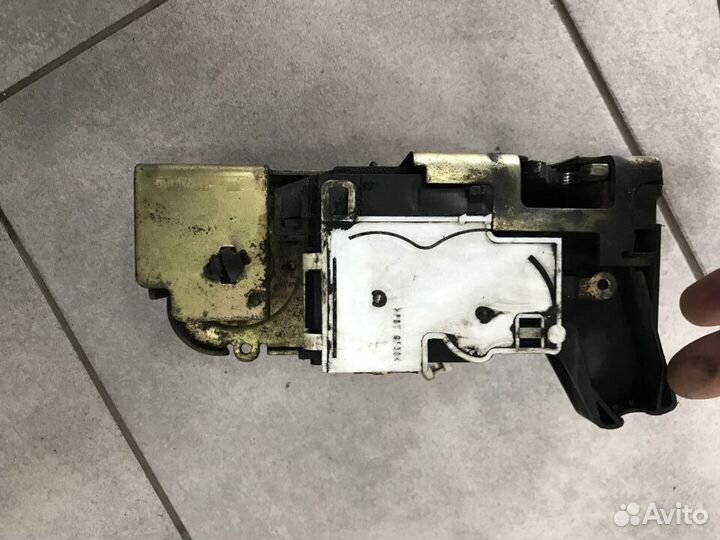 Замок передний водительский на Ford Transit