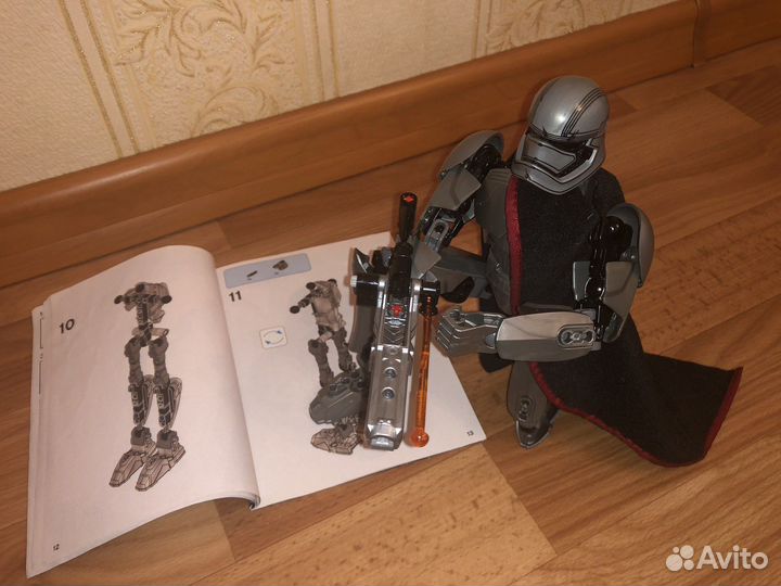 Капитан Фазма из Лего Star Wars