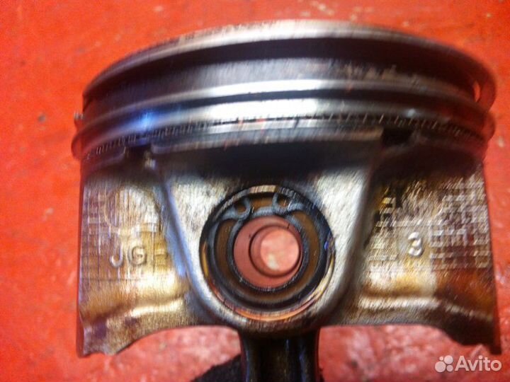 Шатун в сборе с поршнем Nissan X-Trail MR20DE