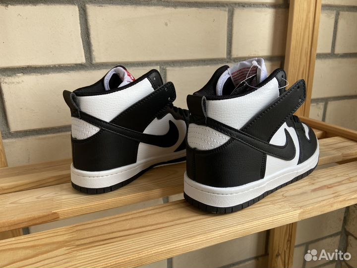 Женские кроссовки Nike Dunk Hi чёрно-белые