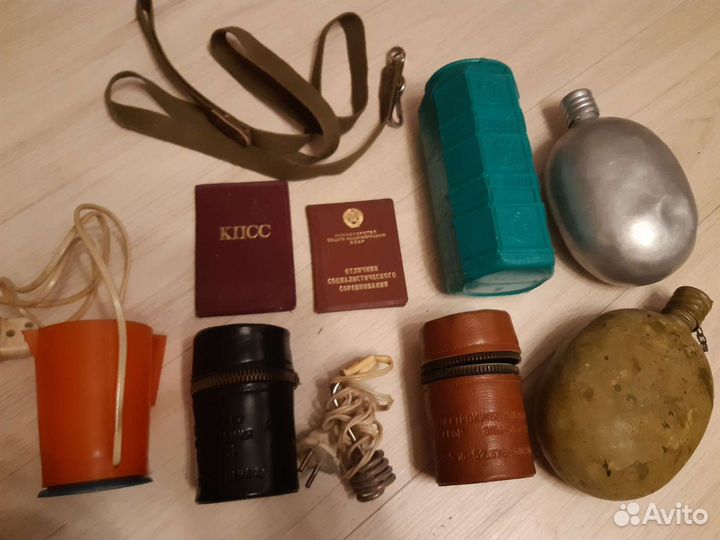 Предметы быта из ссср:часы,банки,журна