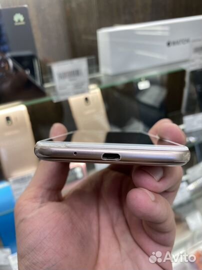 Телефон honor 7а