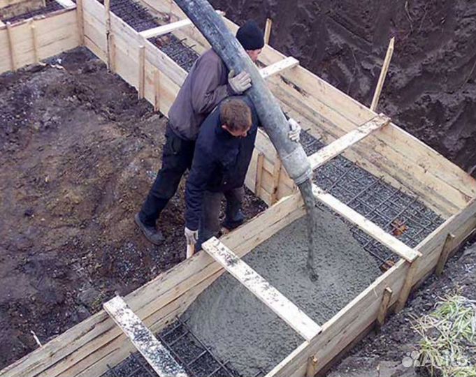 Как залить бывшего. Заливка бетона. Фундамент под цокольный этаж с монолитной плитой. Погреб монолитный бетонный 6гм. Опалубка для ленточного фундамента.