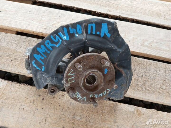 Кулак поворотный передний левый Toyota Camry XV40