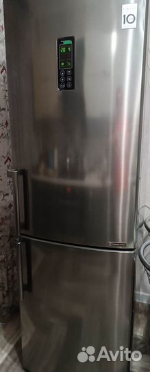 Холодильник LG под ремонт или на запчасти