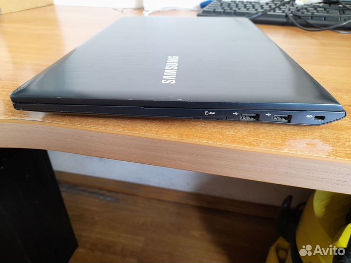 Ноутбук Samsung NP880Z5E под восстановление