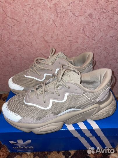 Кроссовки Adidas ozweego