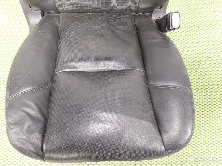 Переднее правое сидение Cadillac Escalade GMT900