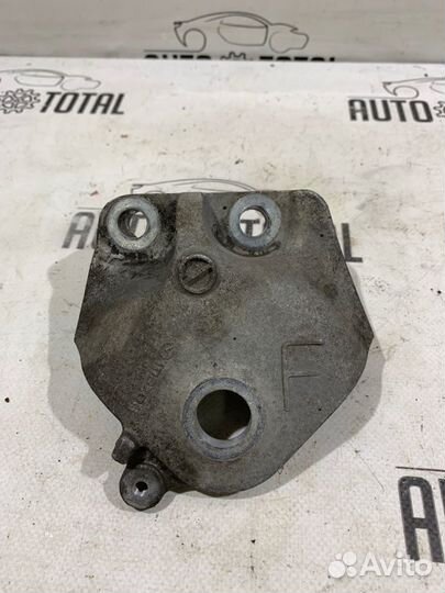 Кронштейн опоры двигателя правый Mazda 6 GH LF