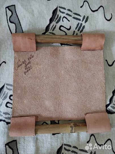 Картина из кожи и бамбука