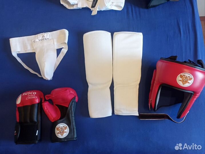 Кимоно и защита для рукопашного боя