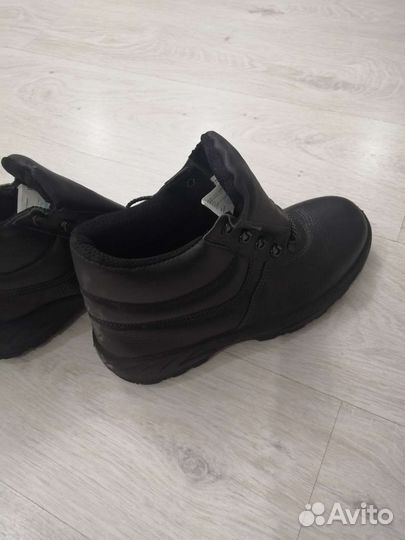 Ботинки мужские 42 размера новые