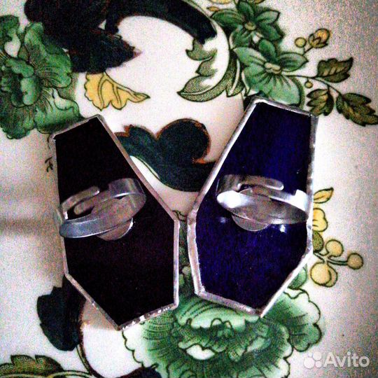 Кольца из витражного стекла coffin