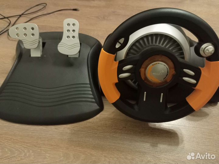 Продам игровой руль Genius бу