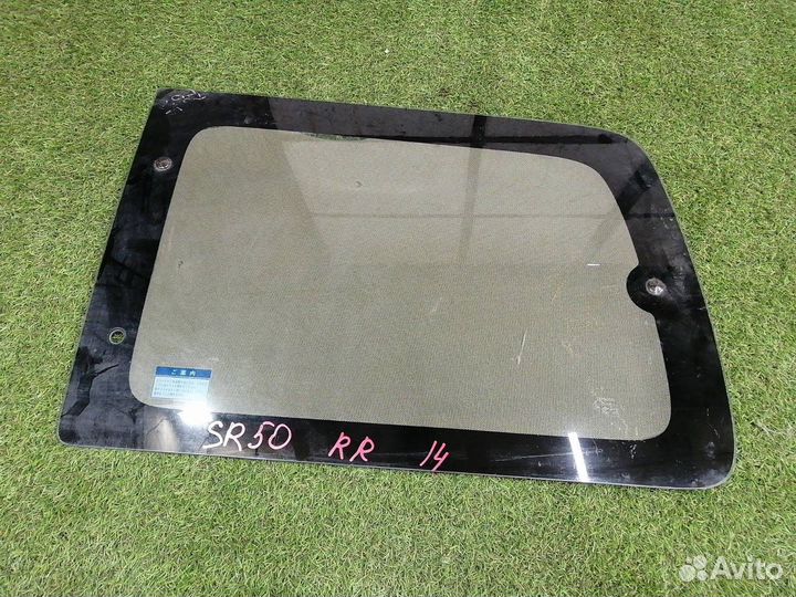 Стекло собачника заднее левое Toyota Town Ace Noah