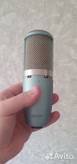 Студийный микрофон AKG P420 blue silver