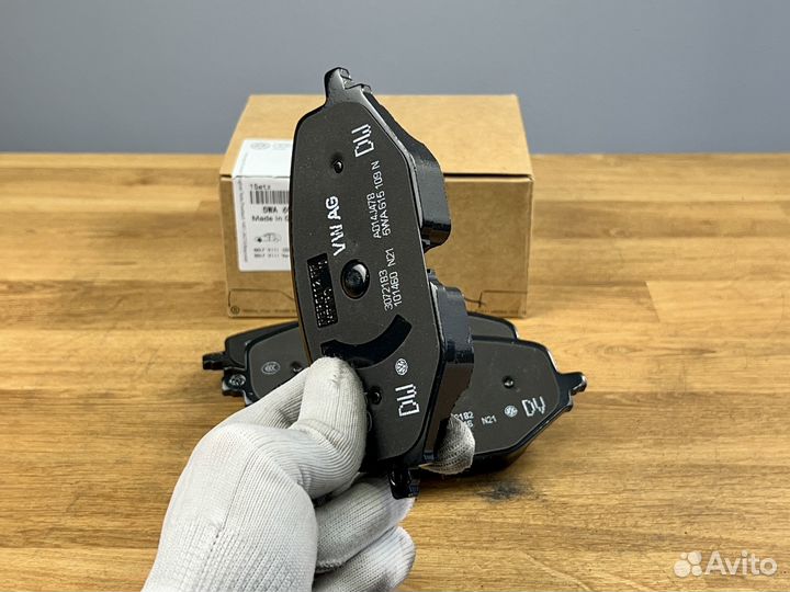 Тормозные колодки передние Skoda Octavia A8 5WA698