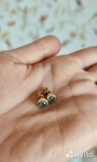 Пусеты желтое золото изумруд и бриллианты